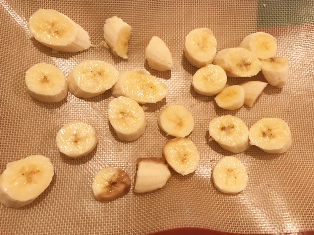 banana slices on silcone baking mat