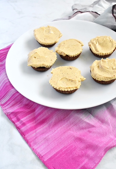 vegan pumpkin fudge chocolate cups with spiced cream cheese frosting