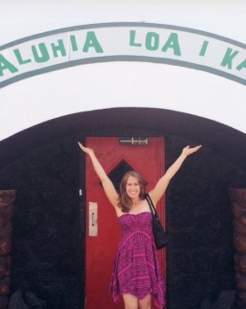lindsey pine registered dietitian nutritionist in pink strapless dress in front of Frankie's tiki room in las vegas